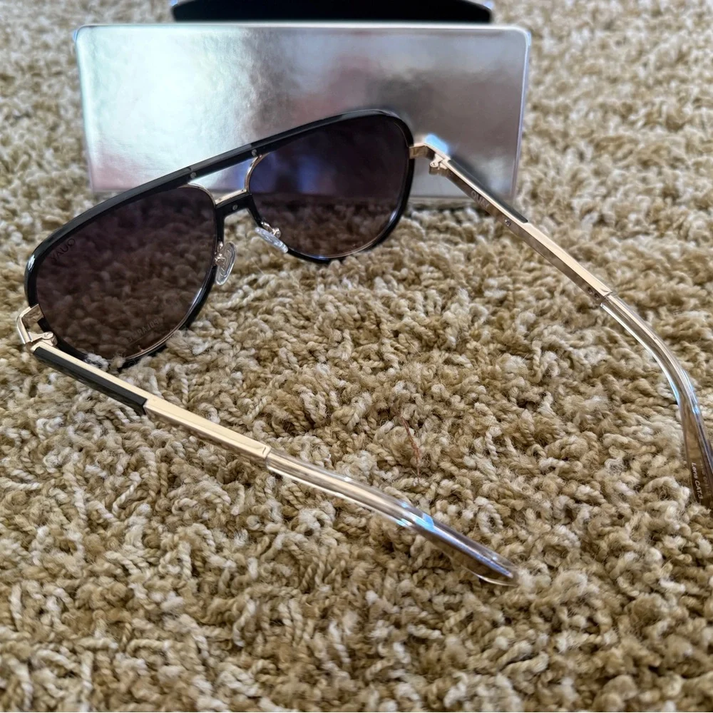 QUAY High Profile Sunglasses NWOT - Picture 5 of 10
